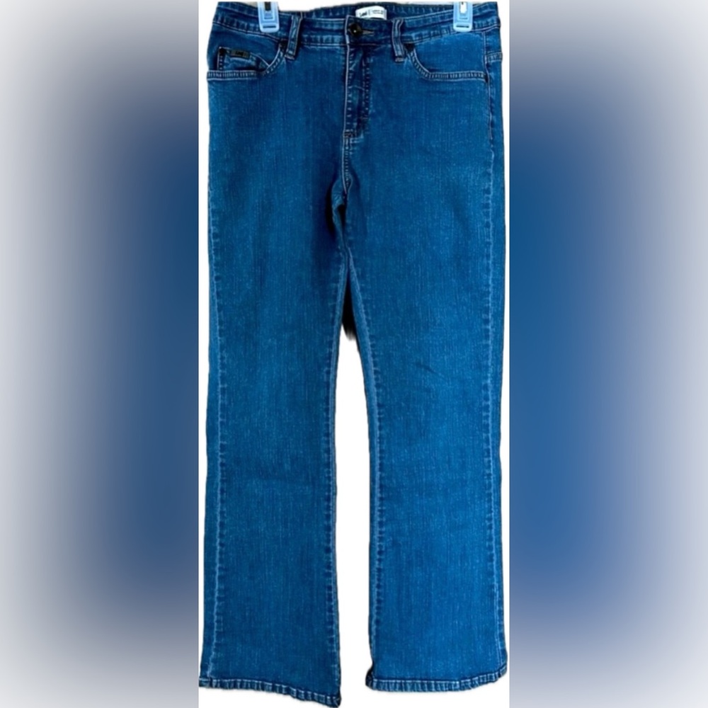 Lee Vintage Blue Jeans. Women’s size 12 short. Excellent condition.
